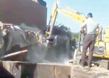  الري تزيل منازل طرح النهر بالمنوفية.. والأهالي: هنعيش فين؟ 