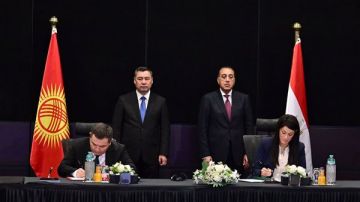 رئيس الجمهورية القيرغيزية ورئيس الوزراء يشهدان توقيع عدد من الاتفاقيات لتعزيز التعاون