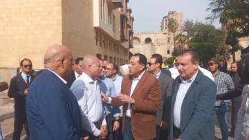 رئيس الوزراء يتفقد فندق بوتيك اوتيل بشارع المعز بمنطقة الحسين