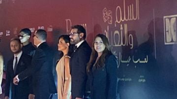 كندة علوش تدعم عمرو يوسف في العرض الخاص لفيلم السلم والثعبان بالتجمع الخامس