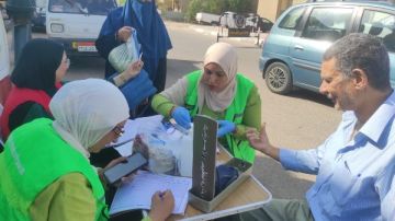 لقياس السكر والضغط.. فرق طبية داخل لجان جنوب سيناء للكشف على الناخبين