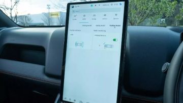 لماذا تحاول BYD التخلص من شاشاتها الدوارة في السيارات الحديثة؟