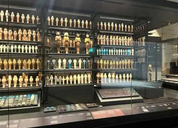  ممتلئة بالذهب .. قاعة توت عنخ آمون بالمتحف الكبير تضيئ بمقتنيات الملك الذهبي (صور)