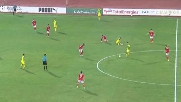 75 دقيقة.. الأهلي يتقدم على شبيبة القبائل 2-1 بدوري أبطال أفريقيا