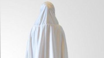 حكم لبس الثياب البيضاء للمرأة وقت الإحداد.. الإفتاء توضح حكم لبس الثياب البيضاء للمرأة وقت الإحداد.. الإفتاء توضح