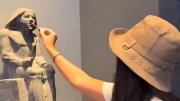 كبير الأثريين عن روج المتحف الكبير: سلوك خاطئ ومرفوض يحتاج لوعي