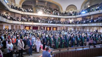 كلية الاقتصاد والعلوم السياسية تحتفل بتخريج دفعة 2025