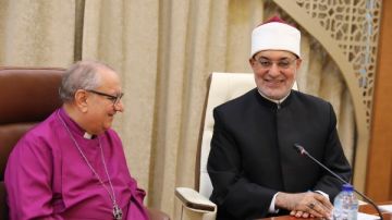 مفتي الجمهورية يبحث مع وفد شبكة مراكز العلاقات المسيحية الإسلامية تعزيز التعاون مفتي الجمهورية يبحث مع وفد شبكة مراكز العلاقات المسيحية الإسلامية تعزيز التعاون