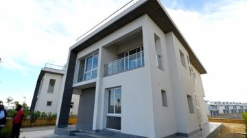 وزير الإسكان يتفقد برج LD08 ضمن الأبراج الشاطئية وكومبوند مزارين بمدينة العلمين الجديدة