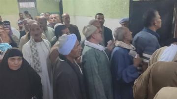 استمرار توافد الناخبين على لجان الاقتراع بمدينة طوخ القليوبية للإدلاء بأصواتهم في انتخابات النواب استمرار توافد الناخبين على لجان الاقتراع بمدينة طوخ القليوبية للإدلاء بأصواتهم في انتخابات النواب