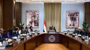 تفاصيل لقاء رئيس الوزراء مع أعضاء اللجنة الاستشارية للشئون السياسية