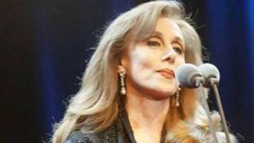 في عيد ميلاد فيزوز.. جارة القمر دعمت القضية الفلسطينية بصوتها وزارها رئيس فرنسا في عيد ميلاد فيزوز.. جارة القمر دعمت القضية الفلسطينية بصوتها وزارها رئيس فرنسا