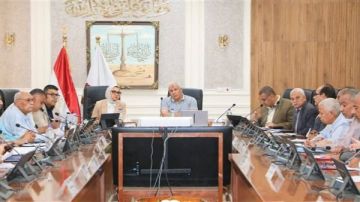 محافظ الوادي الجديد يوافق على جدولة المديونيات المستحقة على المشروعات الزراعية محافظ الوادي الجديد يوافق على جدولة المديونيات المستحقة على المشروعات الزراعية