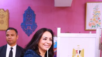 وزيرة التضامن تدلي بصوتها في انتخابات مجلس النواب بلجنة مدرسة بدر الإعدادية بالدقي