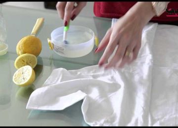 بدون مواد كيميائية مكلفة.. خطوات التخلص من البقع الصفراء لـ الملابس