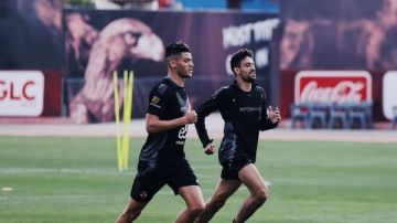 بعد تخلصه من الإصابة .. أشرف داري يبدأ في المشاركة بمران الأهلي الجماعي