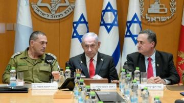 تصاعد التوتر.. مقربون من نتنياهو يصفون تعيين زامير رئيسا للأركان بأنه خطأ فادح تصاعد التوتر.. مقربون من نتنياهو يصفون تعيين زامير رئيسا للأركان بأنه خطأ فادح