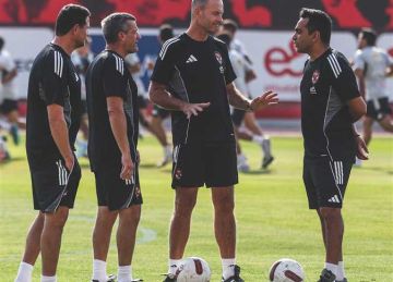 توروب يراجع التعليمات الفنية للاعبين في محاضرة فنية قبل مواجهة سيراميكا