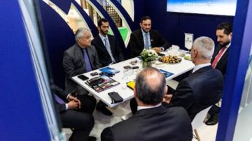 رحلات جديدة وصفقات لقطع الغيار .. لقاءات مكثفة لـ مصر للطيران في معرض سوق السفر بلندن