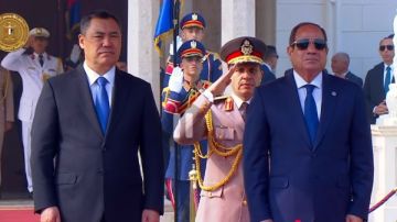 مراسم استقبال رسمية لرئيس جمهورية قيرغيزيا قبل مباحثاته الرسمية بالقاهرة مراسم استقبال رسمية لرئيس جمهورية قيرغيزيا قبل مباحثاته الرسمية بالقاهرة