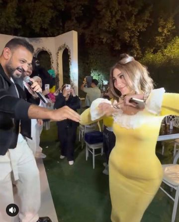 هل الفستان الفاضح هو السبب؟.. طلاق المطرب المصري عصام صاصا وزوجته يثير ضجة في مصر هل الفستان الفاضح هو السبب؟.. طلاق المطرب المصري عصام صاصا وزوجته يثير ضجة في مصر