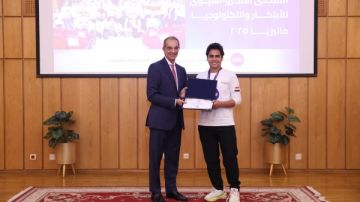 وزير الاتصالات يكرم الفرق المصرية المشاركة فى المنتدى الأفرو آسيوى للابتكار والتكنولوجيا بماليزيا