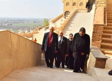 أول وفد سياحي يصل محافظة أسيوط على متن الرحلة الجوية المنتظمة لزيارة مسار رحلة العائلة المقدسة