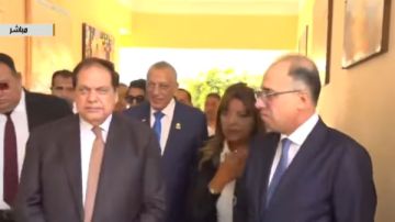 النائب محمد أبو العينين في جولة لمتابعة سير العملية الانتخابية بمدرسة جمال عبد الناصر الثانوية بالجيزة