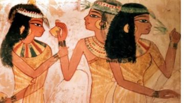 كيف أثرت مستحضرات التجميل المصرية القديمة على طقوس الجمال؟