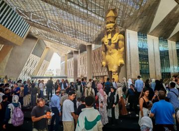 مصر.. الحكومة تعلق على جدل قرآن المتحف بعد غضب المصريين