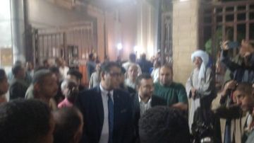 نائب محافظ الأقصر يتفقد مصابي حادث طريق إسنا ويطمئن على حالتهم الصحية