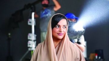 أول مخرجة إماراتية في مهرجان القاهرة السينمائي: قدمت باب برؤية سريالية تستلهم الألم والفقد