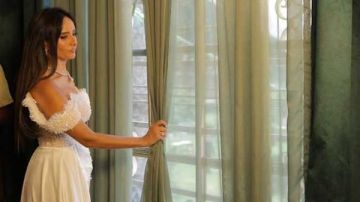 زينة تتصدر الترند بسبب مسلسل ورد وشوكولاتة وإطلالاتها الجريئة