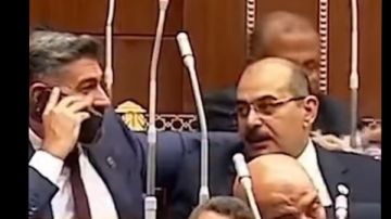 على طريقة مرجان .. ياسر جلال يعلق على ظهوره فى مجلس الشيوخ يتحدث فى الهاتف