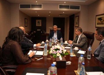  فتحي يجتمع مع رئيس العالمي للسفر والسياحة لتعزيز التعاون ودعم الاستثمارات في مصر