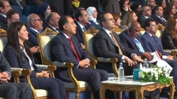 مدبولي يستمع لشرح لـ منظومة تطبيق التأمين الصحي