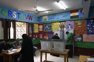 مصر..أشخاص يزعمون تزوير الانتخابات في لجنة بالمنيا والداخلية تعقب مصر..أشخاص يزعمون تزوير الانتخابات في لجنة بالمنيا والداخلية تعقب