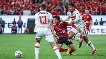 نهائي السوبر بين قوة الأهلي وواقعية الزمالك.. من يعتلي منصة التتويج؟ نهائي السوبر بين قوة الأهلي وواقعية الزمالك.. من يعتلي منصة التتويج؟