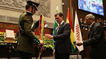 وفد أمريكي يشارك في تنصيب رئيس بوليفيا ويعلن مبادرات اقتصادية وأمنية مشتركة وفد أمريكي يشارك في تنصيب رئيس بوليفيا ويعلن مبادرات اقتصادية وأمنية مشتركة