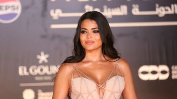  أمي منعتني عن جنازة أبويا .. أسماء جلال توضح الحقيقة