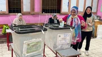 إقبال كبير في الجيزة للتصويت في انتخابات البرلمان قبل غلق اللجان.. فيديو