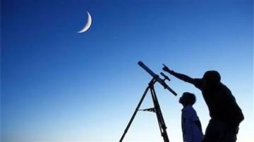 اليوم .. القمر والزهرة يزينان السماء في مشهد بديع