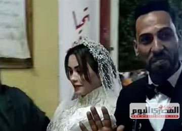 عروسان يدليان بصوتيهما فى ختام اليوم الأول لانتخابات مجلس النواب بالبحيرة