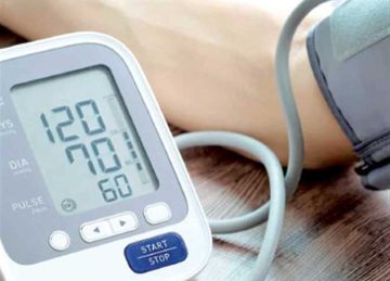 ماذا أفعل لو ارتفع ضغطي فجأة؟.. خطوات سريعة لإنقاذ الموقف في غياب الدواء ماذا أفعل لو ارتفع ضغطي فجأة؟.. خطوات سريعة لإنقاذ الموقف في غياب الدواء