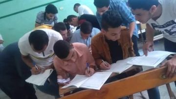 هل مساعدة الزملاء في الامتحان حلال أم حرام؟.. الإفتاء تحسم الجدل (فيديو)