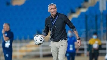 إعلامي يكشف صعوبة تعاقد الزمالك مع باتريس كارتيرون .. لهذا السبب إعلامي يكشف صعوبة تعاقد الزمالك مع باتريس كارتيرون .. لهذا السبب