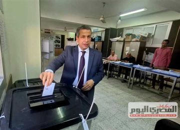  الاستحقاقات الدستورية واجب وطني .. رئيس جامعة الغردقة يدلي بصوته في انتخابات النواب 