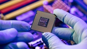 الصين توافق على استئناف تصدير الرقائق الحيوية إلى قطاع السيارات الأوروبي الصين توافق على استئناف تصدير الرقائق الحيوية إلى قطاع السيارات الأوروبي