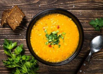  حضن دافي في طبق .. طريقة عمل العدس بالثوم على أصوله