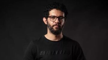 قرار عاجل من نيابة أمن الدولة العليا بشأن رسام الكاريكاتير أشرف عمر